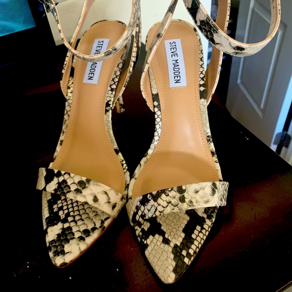 Snake small heel shoe